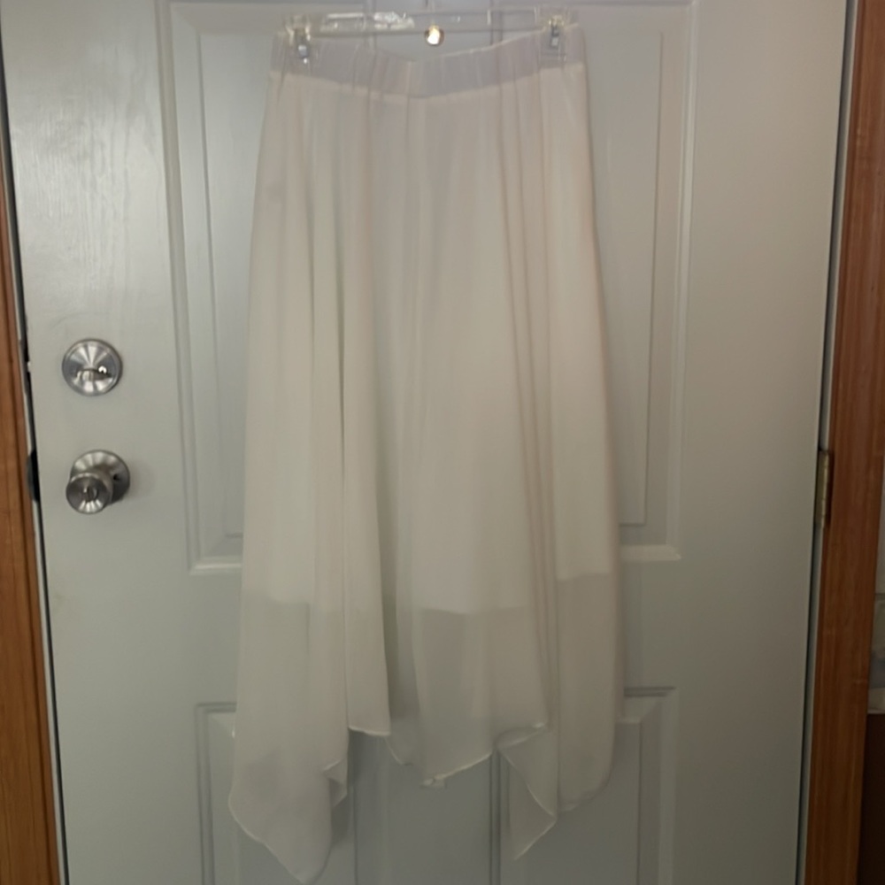 NWT Verdusa polyester fully lined elastic waist white wired bottom skirt, Size M - Picture 9 of 10